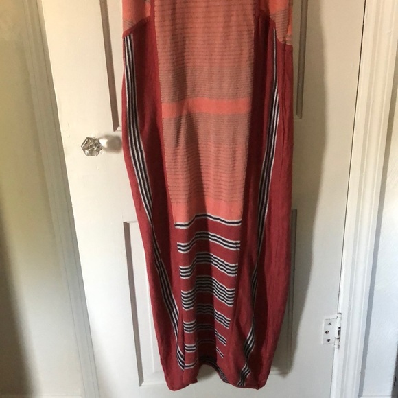 Fun Geometric Form-fitting Dress - Picture 2 of 6